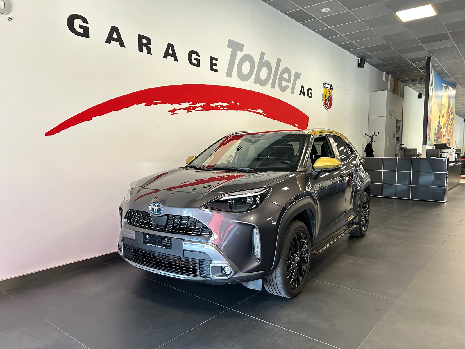 TOYOTA Yaris Cross 1.5 Adventure e-CVT AWDi, Voll-Hybrid Benzin/Elektro, Occasion / Gebraucht, Automatik - 3