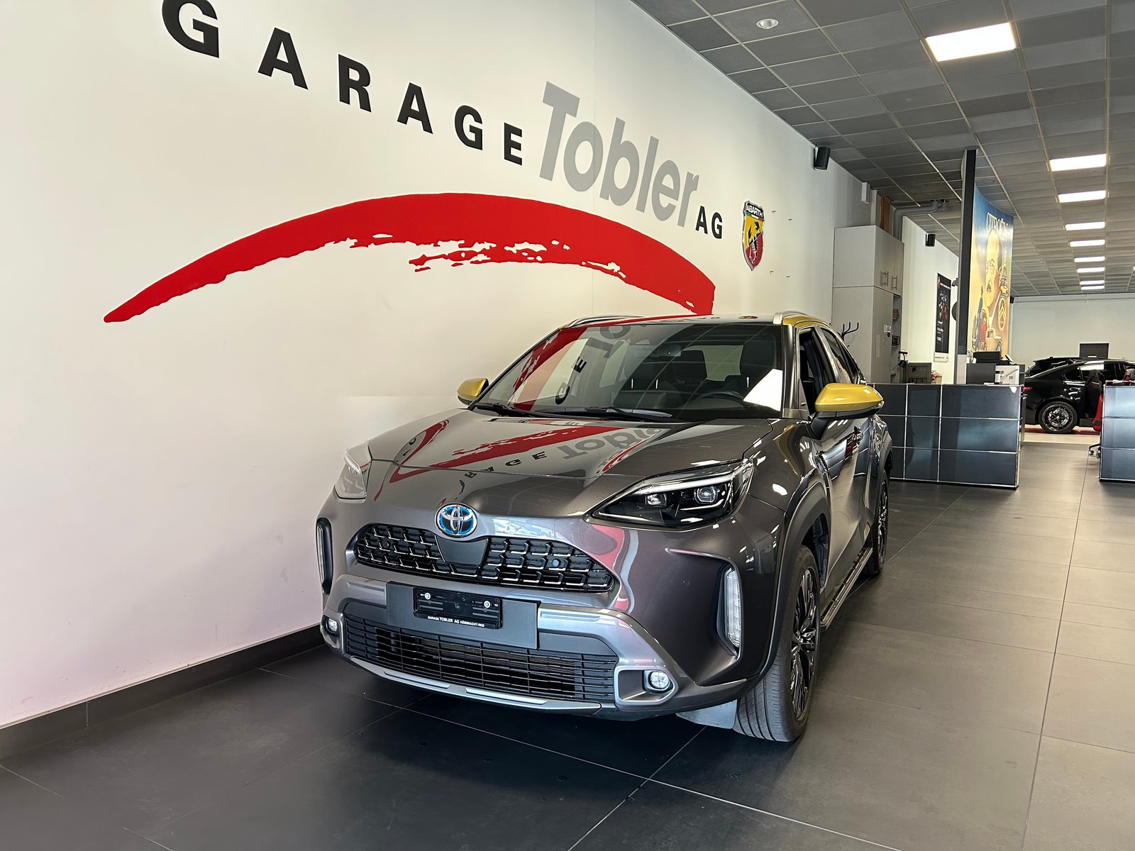 TOYOTA Yaris Cross 1.5 Adventure e-CVT AWDi, Voll-Hybrid Benzin/Elektro, Occasion / Gebraucht, Automatik - 4