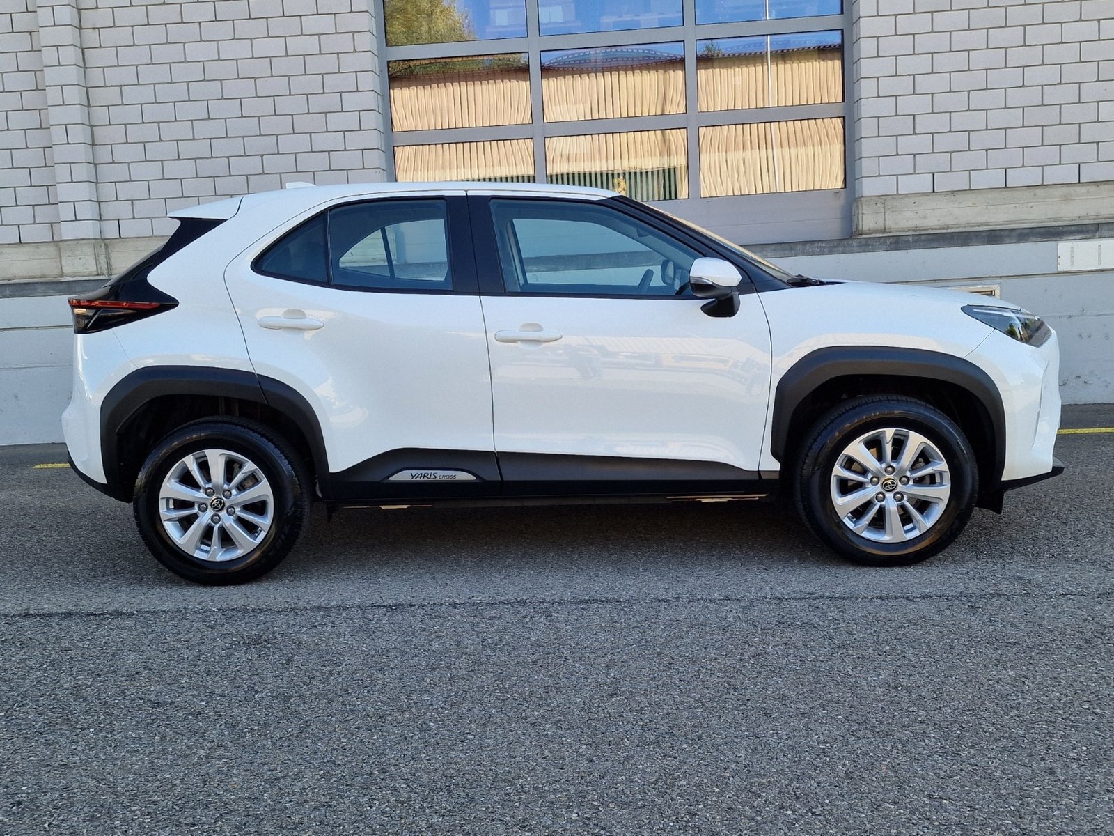 TOYOTA Yaris Cross 1.5 Comfort e-CVT, Voll-Hybrid Benzin/Elektro, Occasion / Gebraucht, Automatik - 4