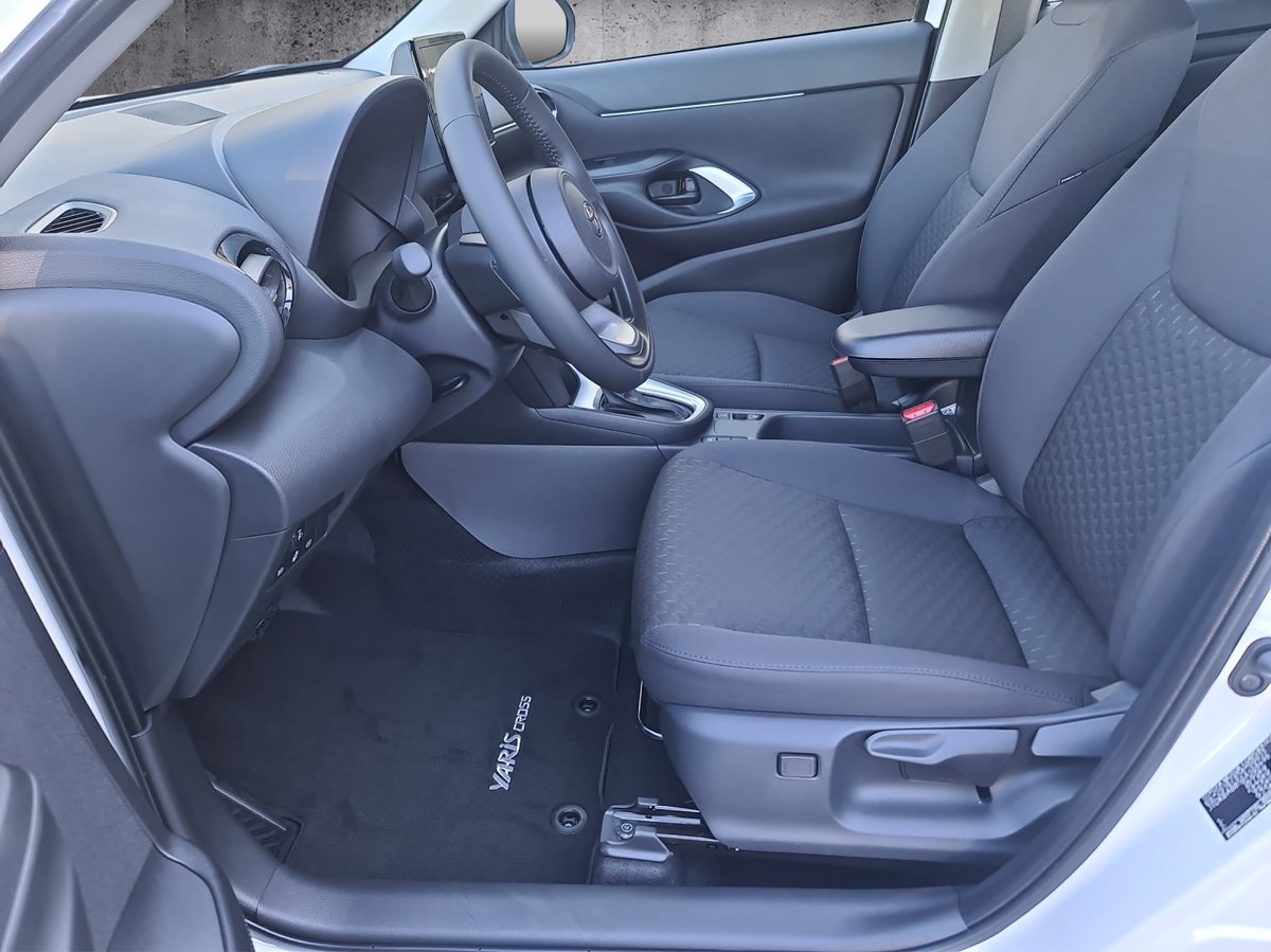 TOYOTA Yaris Cross 1.5 Comfort e-CVT, Hybride Intégral Essence/Électricité, Voiture de démonstration, Automatique - 4