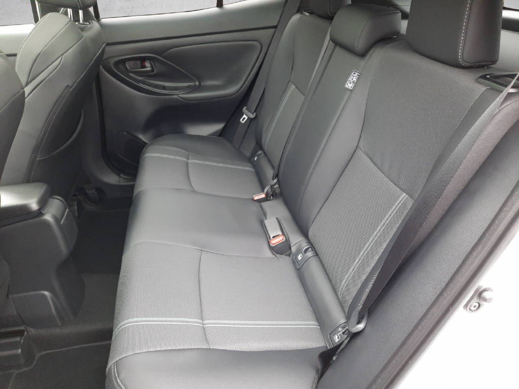 TOYOTA Yaris Cross 1.5 VVT-i HSD Premiere Edition AWD-i, Hybride Intégral Essence/Électricité, Voiture nouvelle, Automatique - 7