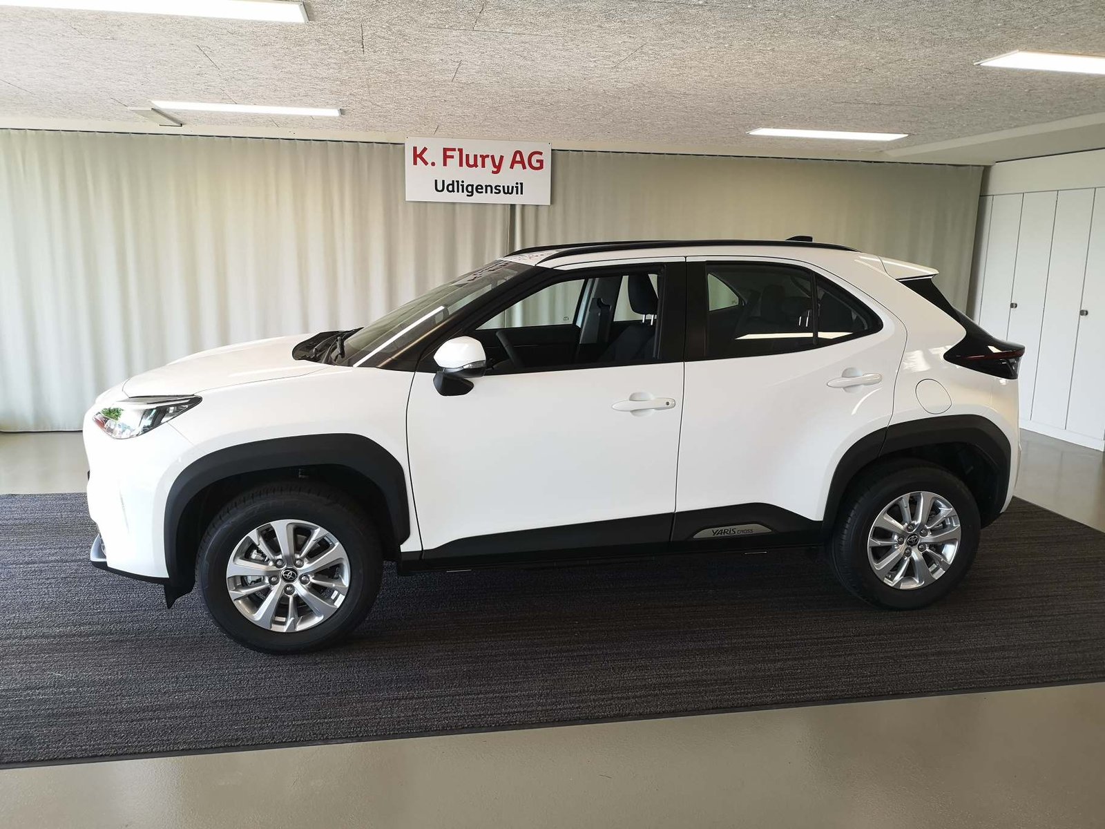 TOYOTA Yaris Cross 1.5 VVT-i HSD Comfort, Full-Hybrid Petrol/Electric, New car, Automatic - 2