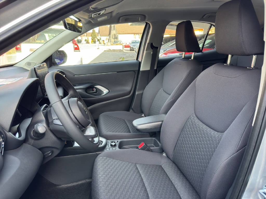 TOYOTA Yaris Cross 1.5 VVT-i HSD Comfort AWD-i, Hybride Intégral Essence/Électricité, Voiture nouvelle, Automatique - 6