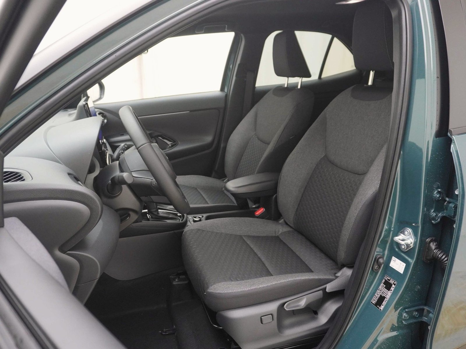 TOYOTA Yaris Cross 1.5 HSD Trend AWD-i ** 4x4 **, Voll-Hybrid Benzin/Elektro, Neuwagen, Automatik - 7