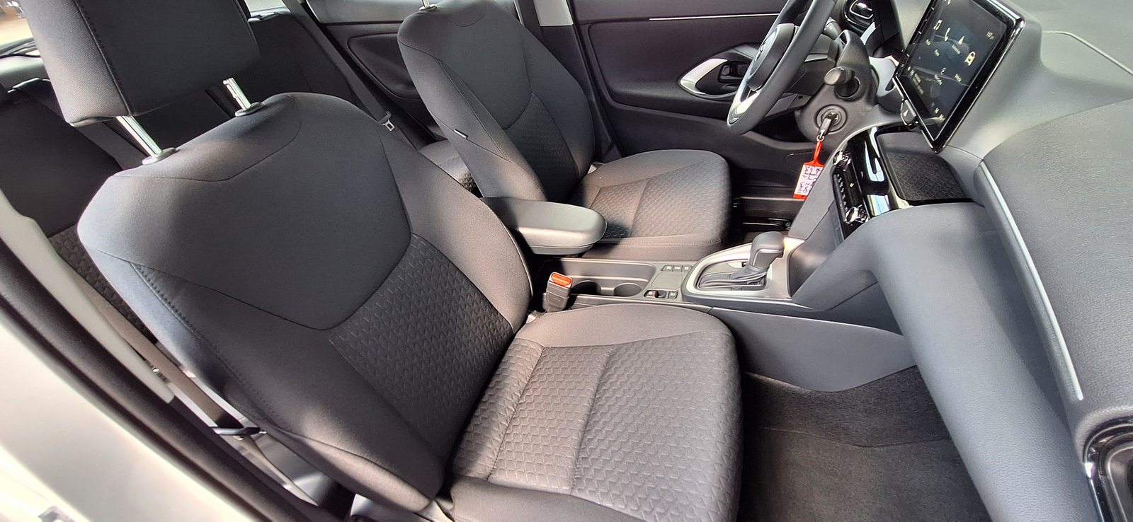 TOYOTA Yaris Cross 1.5 VVT-i HSD Comfort, Hybride Intégral Essence/Électricité, Voiture nouvelle, Automatique - 7