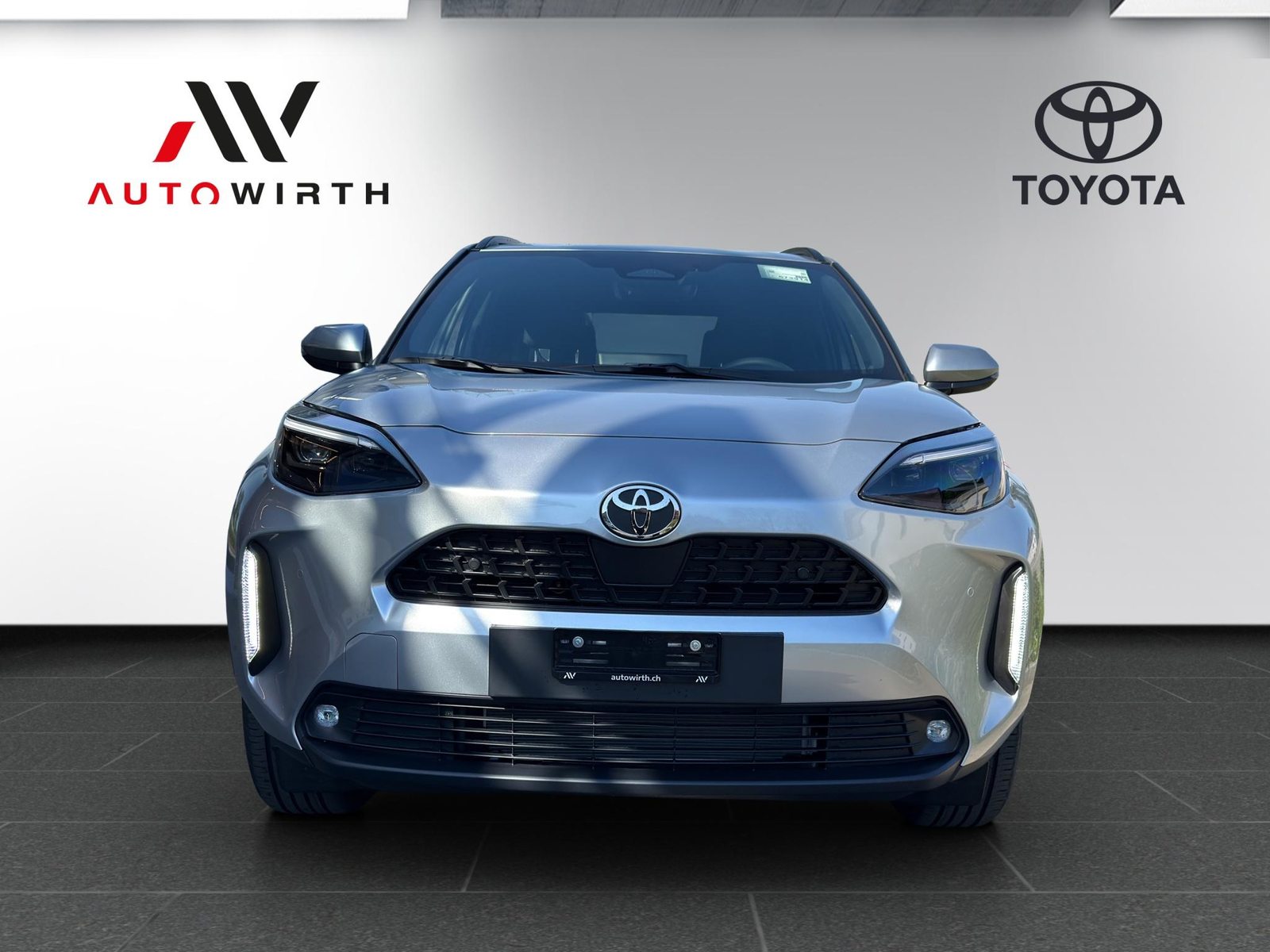 TOYOTA Yaris Cross 1.5 VVT-i HSD Trend AWD-i, Full-Hybrid Petrol/Electric, New car, Automatic - 2