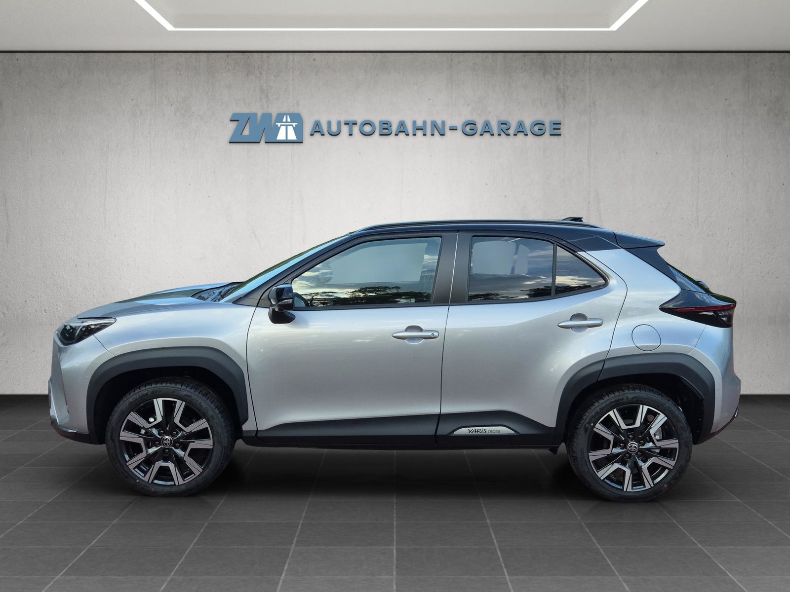 TOYOTA Yaris Cross 1.5 VVT-i HSD Premium AWD-i, Voll-Hybrid Benzin/Elektro, Neuwagen, Automatik - 2