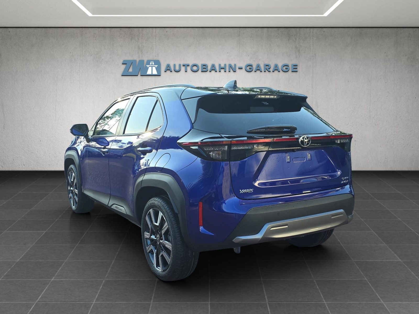 TOYOTA Yaris Cross 1.5 VVT-i HSD Premium AWD-i, Full-Hybrid Petrol/Electric, New car, Automatic - 3