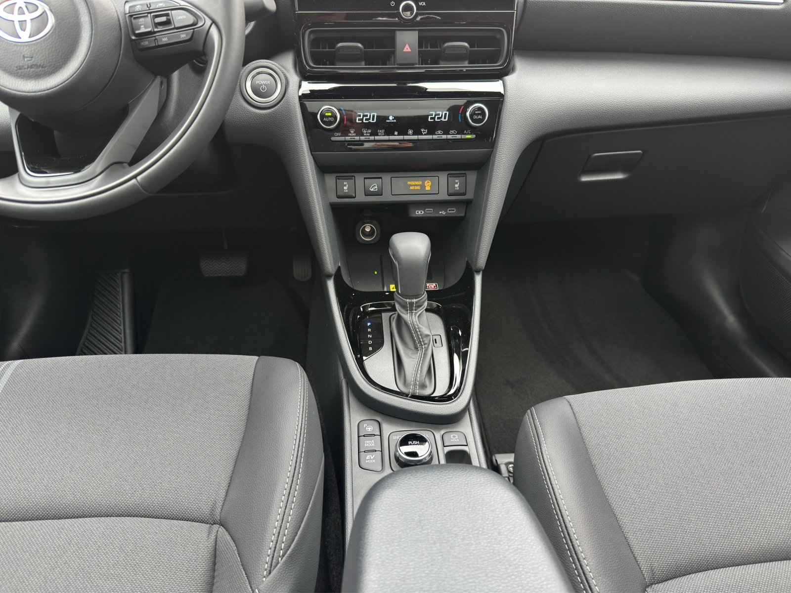 TOYOTA Yaris Cross 1.5 VVT-i HSD Premium AWD-i, Voll-Hybrid Benzin/Elektro, Neuwagen, Automatik - 5