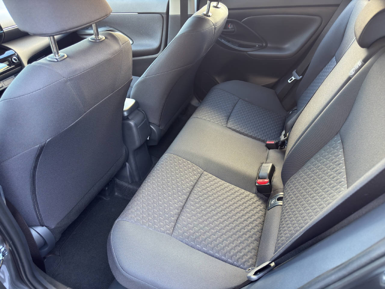TOYOTA Yaris Cross 1.5 VVT-i HSD Comfort AWD-i, Voll-Hybrid Benzin/Elektro, Neuwagen, Automatik - 7