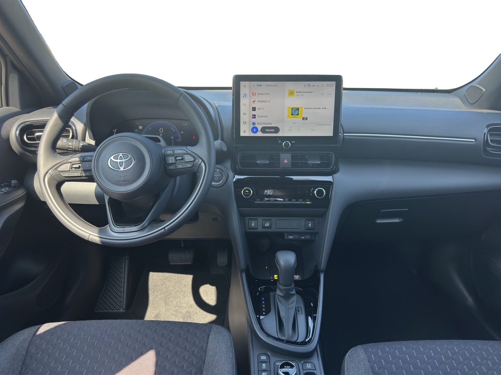 TOYOTA Yaris Cross 1.5 VVT-i HSD Trend AWD-i, Hybride Intégral Essence/Électricité, Voiture nouvelle, Automatique - 5