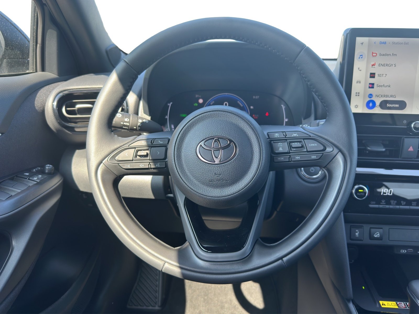 TOYOTA Yaris Cross 1.5 VVT-i HSD Trend AWD-i, Hybride Intégral Essence/Électricité, Voiture nouvelle, Automatique - 6