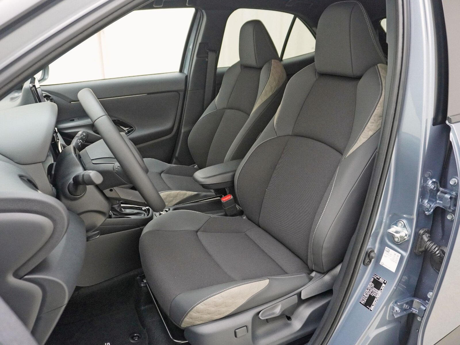 TOYOTA Yaris Cross 1.5 VVT-i HSD Premium AWD-i, Hybride Intégral Essence/Électricité, Voiture nouvelle, Automatique - 7