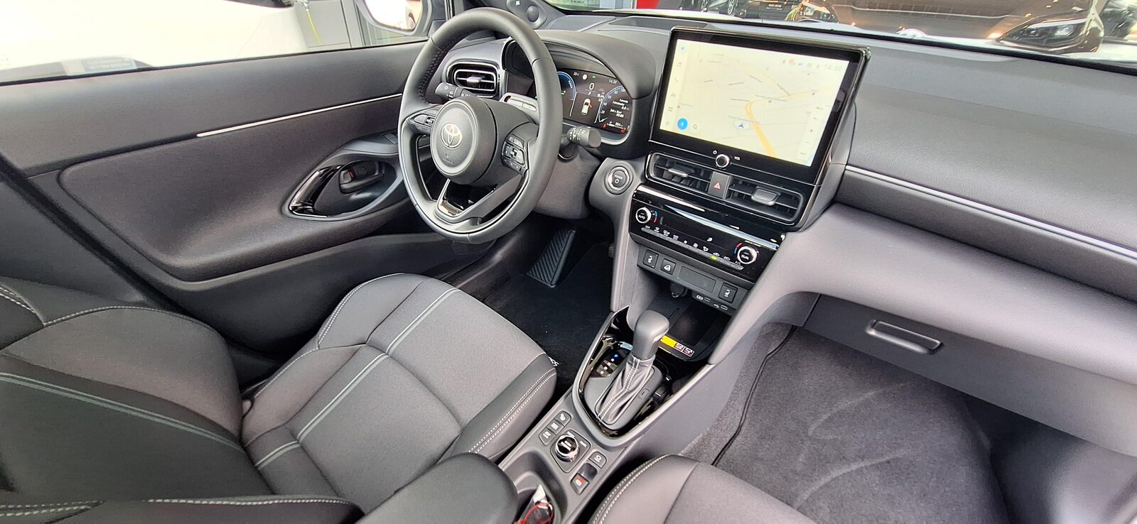 TOYOTA Yaris Cross 1.5 VVT-i HSD Premium AWD-i, Hybride Intégral Essence/Électricité, Voiture nouvelle, Automatique - 7
