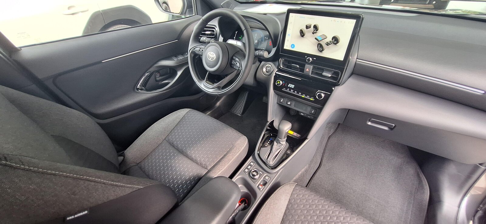 TOYOTA Yaris Cross 1.5 VVT-i HSD Trend AWD-i, Hybride Intégral Essence/Électricité, Voiture nouvelle, Automatique - 7
