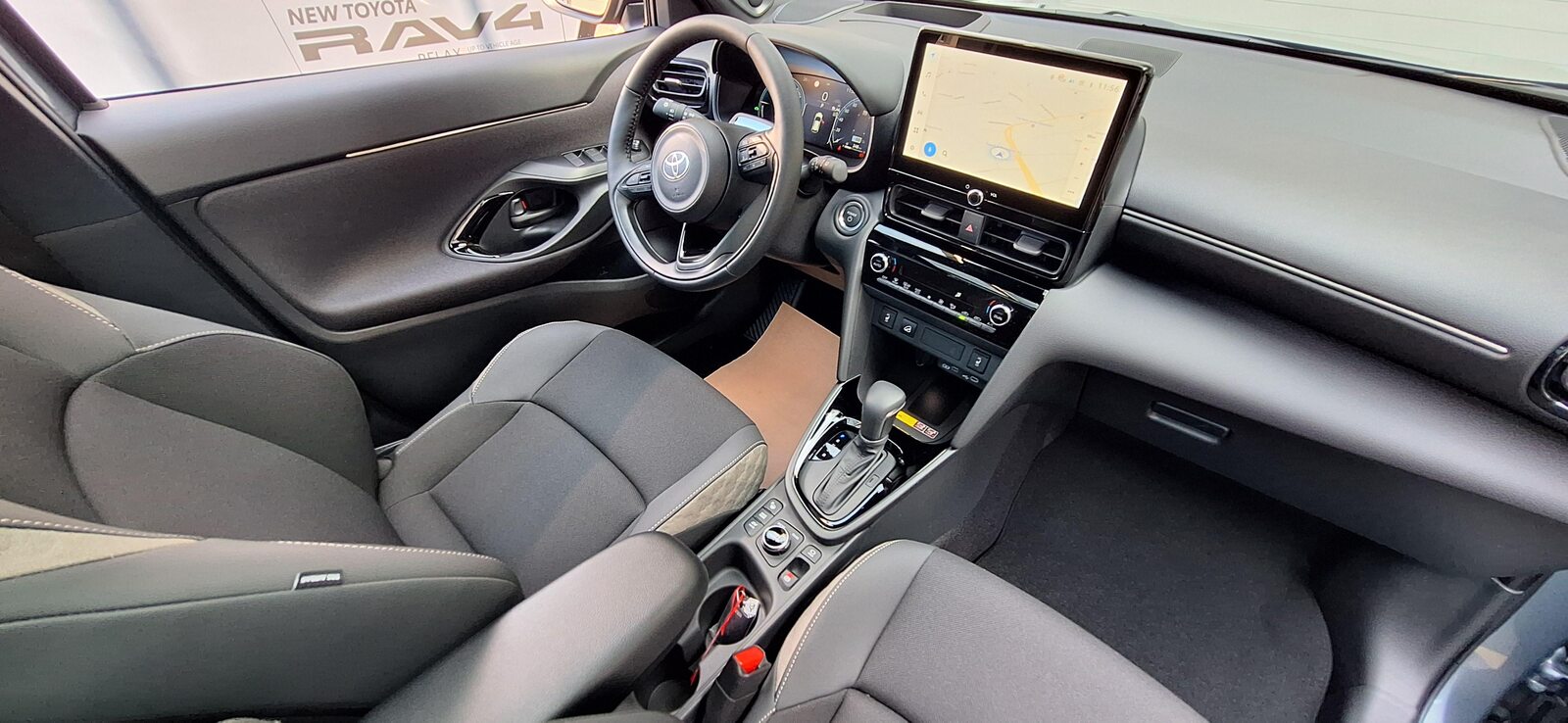 TOYOTA Yaris Cross 1.5 VVT-i HSD Premium AWD-i, Voll-Hybrid Benzin/Elektro, Neuwagen, Automatik - 6