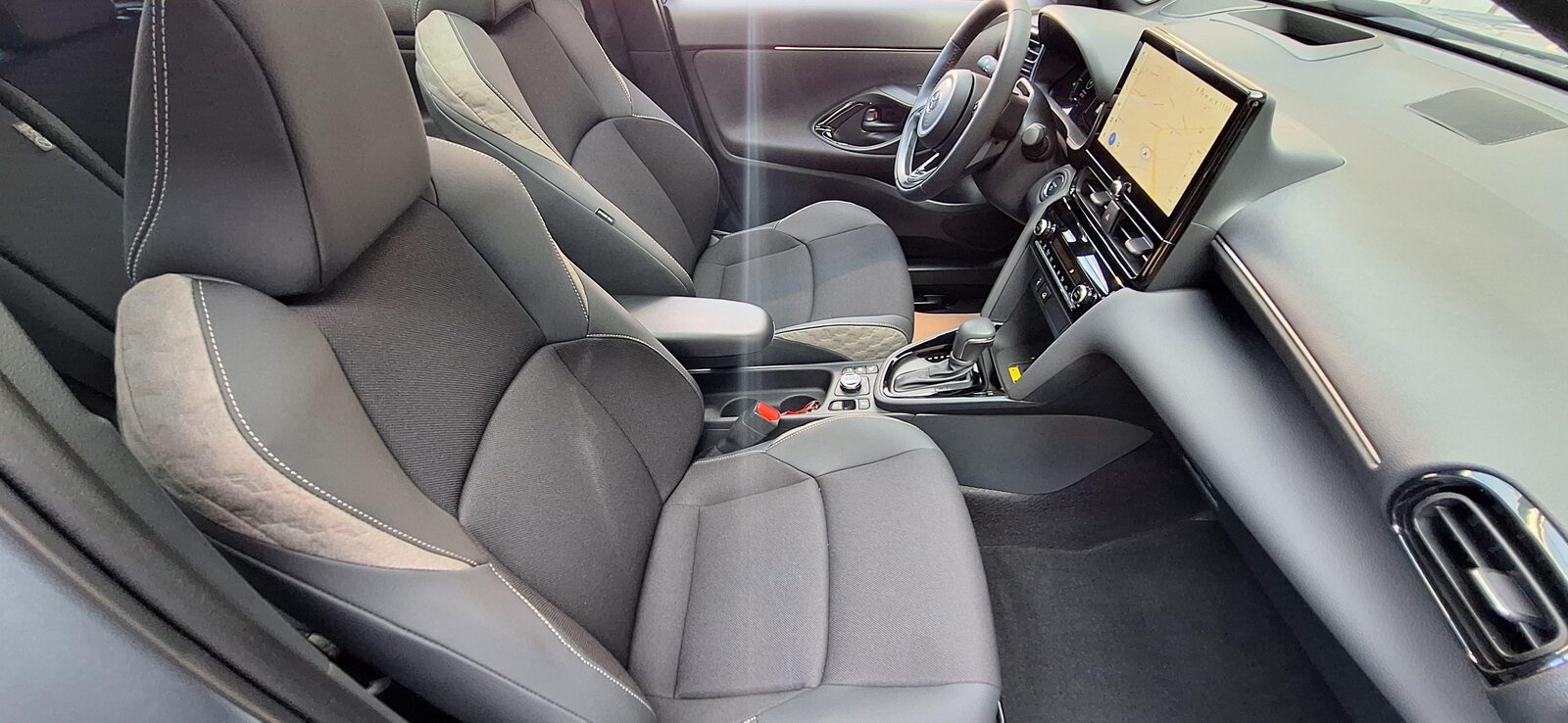 TOYOTA Yaris Cross 1.5 VVT-i HSD Premium AWD-i, Voll-Hybrid Benzin/Elektro, Neuwagen, Automatik - 7