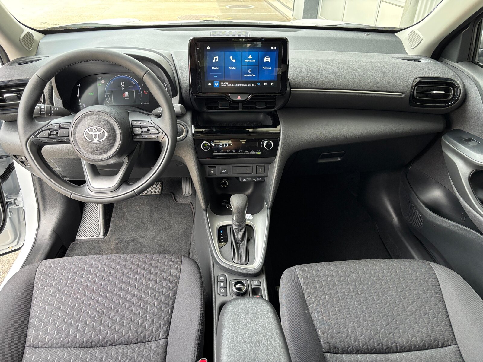 TOYOTA Yaris Cross 1.5 VVT-i HSD Comfort AWD-i, Hybride Intégral Essence/Électricité, Voiture nouvelle, Automatique - 7