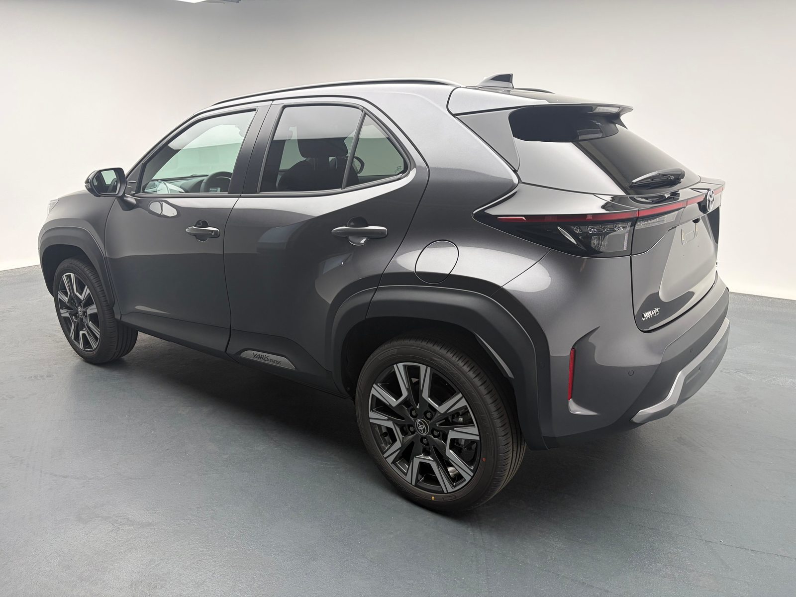 TOYOTA Yaris Cross 1.5 VVT-i HSD Premium AWD-i, Full-Hybrid Petrol/Electric, New car, Automatic - 3