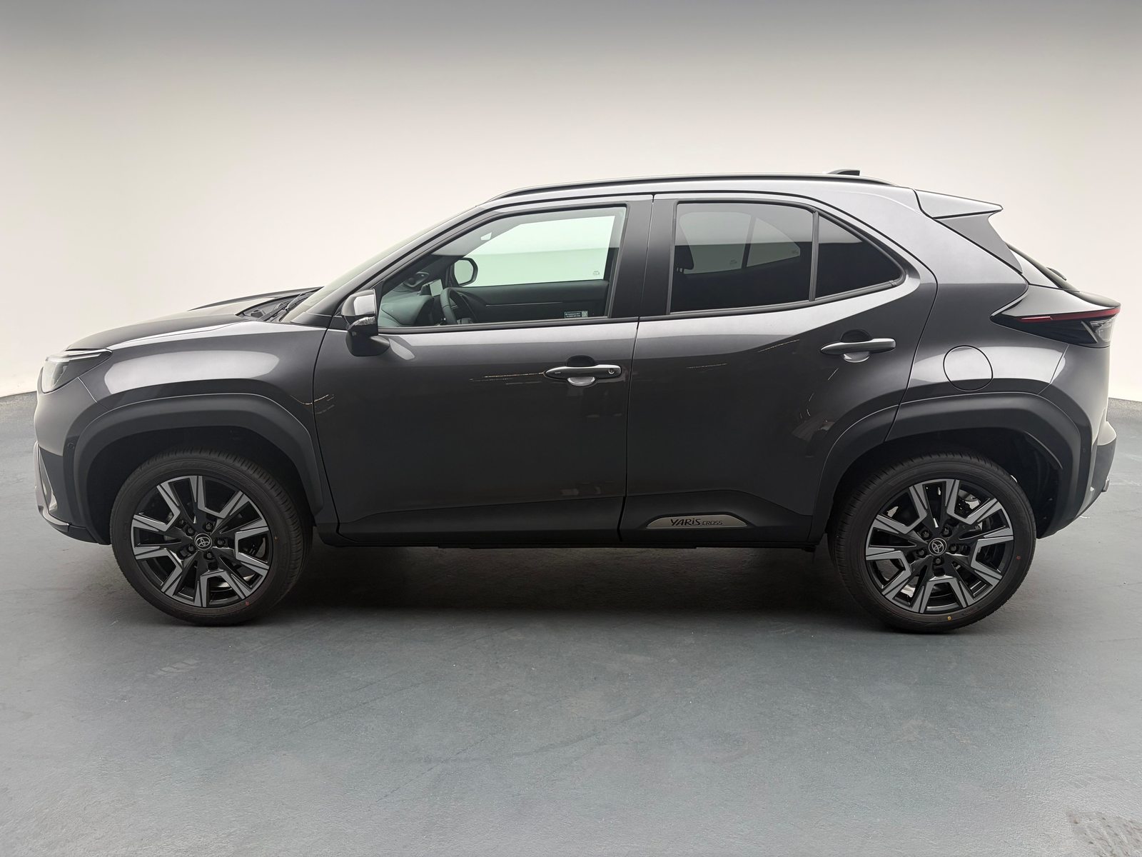 TOYOTA Yaris Cross 1.5 VVT-i HSD Premium AWD-i, Full-Hybrid Petrol/Electric, New car, Automatic - 5
