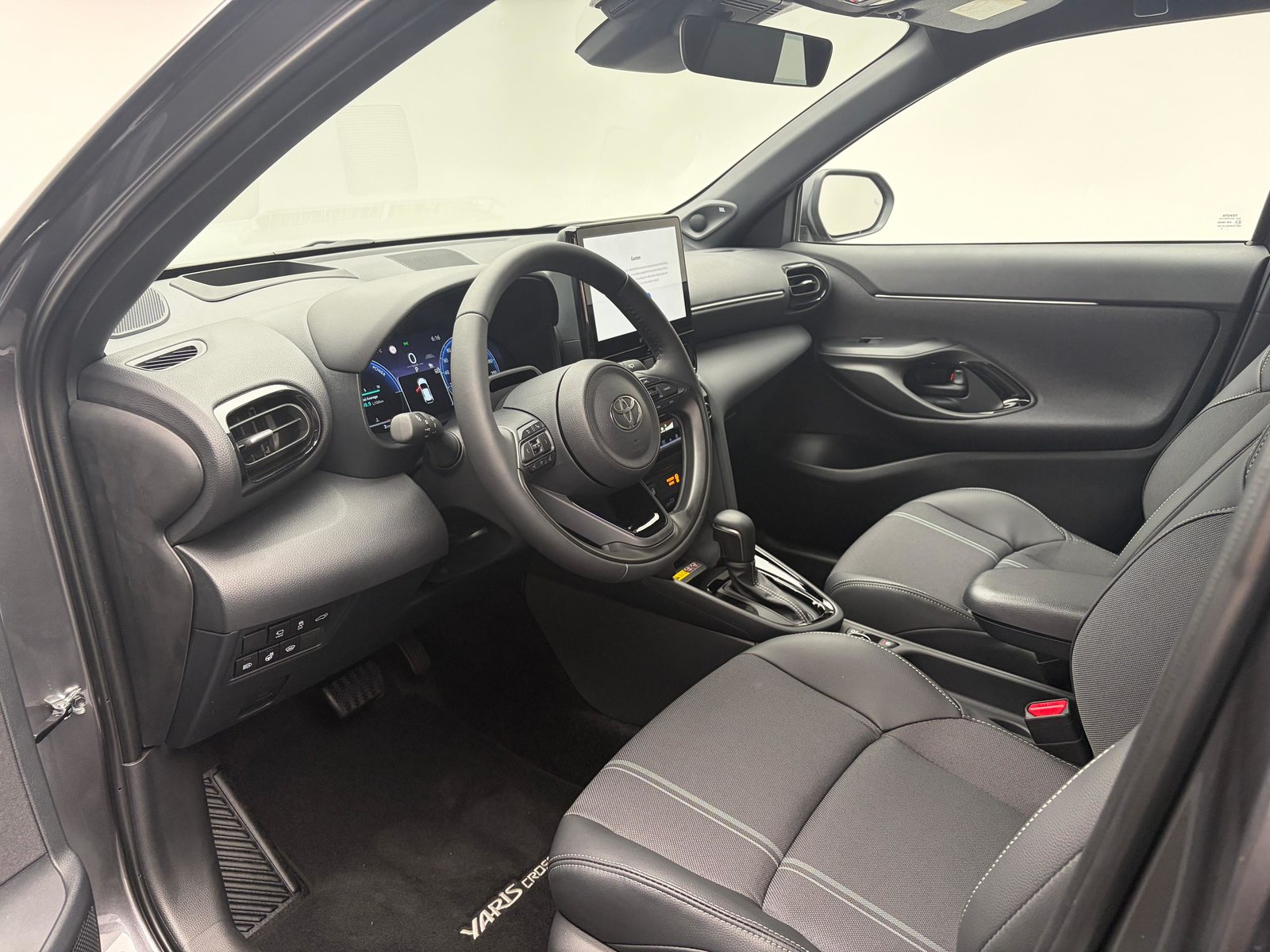 TOYOTA Yaris Cross 1.5 VVT-i HSD Premium AWD-i, Full-Hybrid Petrol/Electric, New car, Automatic - 7