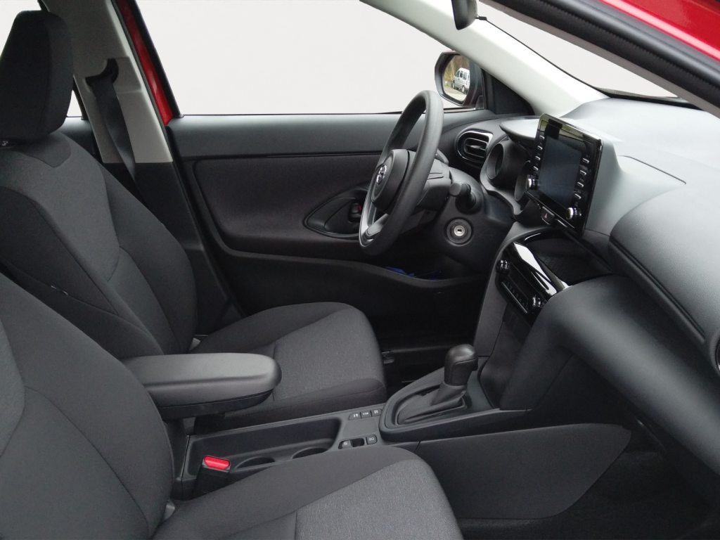 TOYOTA Yaris Cross 1.5 VVT-i HSD Active, Voll-Hybrid Benzin/Elektro, Occasion / Gebraucht, Automatik - 6