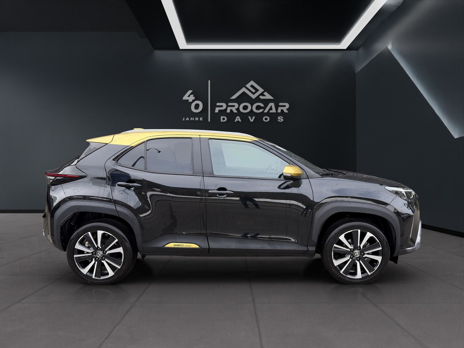 TOYOTA Yaris Cross 1.5 VVT-i HSD Premiere Edition AWD-i, Voll-Hybrid Benzin/Elektro, Occasion / Gebraucht, Automatik - 2