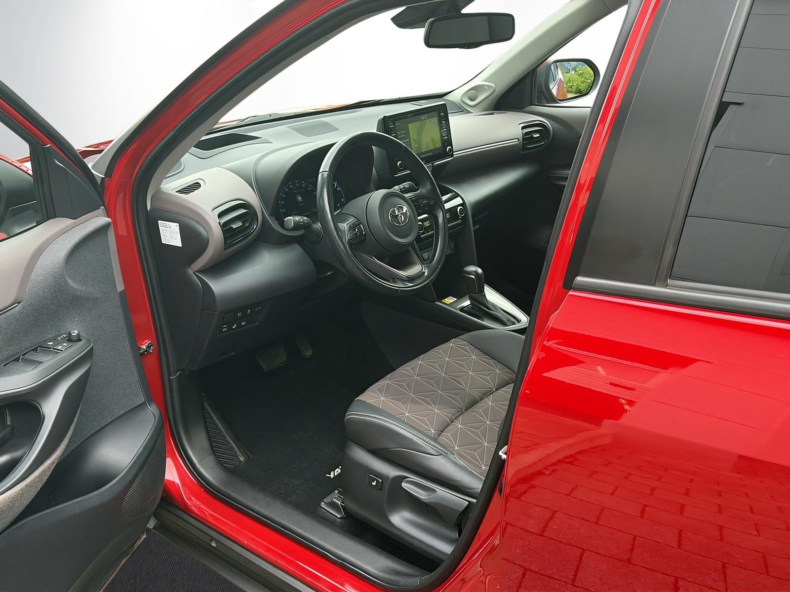 TOYOTA Yaris Cross 1.5 VVT-i HSD Elegant AWD-i, Voll-Hybrid Benzin/Elektro, Occasion / Gebraucht, Automatik - 7