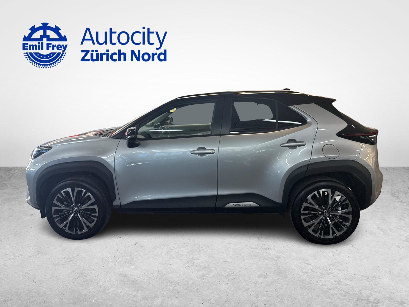 TOYOTA Yaris Cross 1.5 VVT-i HSD Premium AWD-i, Full-Hybrid Petrol/Electric, Second hand / Used, Automatic - 2