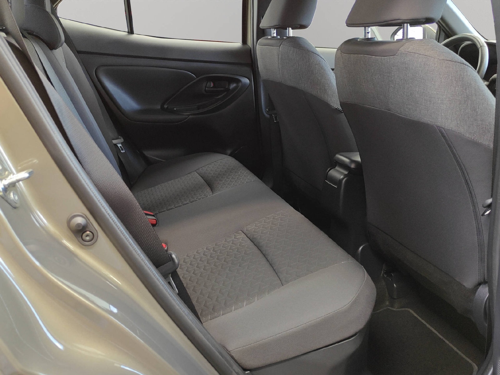 TOYOTA Yaris Cross 1.5 VVT-i HSD Trend AWD-i, Hybride Intégral Essence/Électricité, Occasion / Utilisé, Automatique - 7