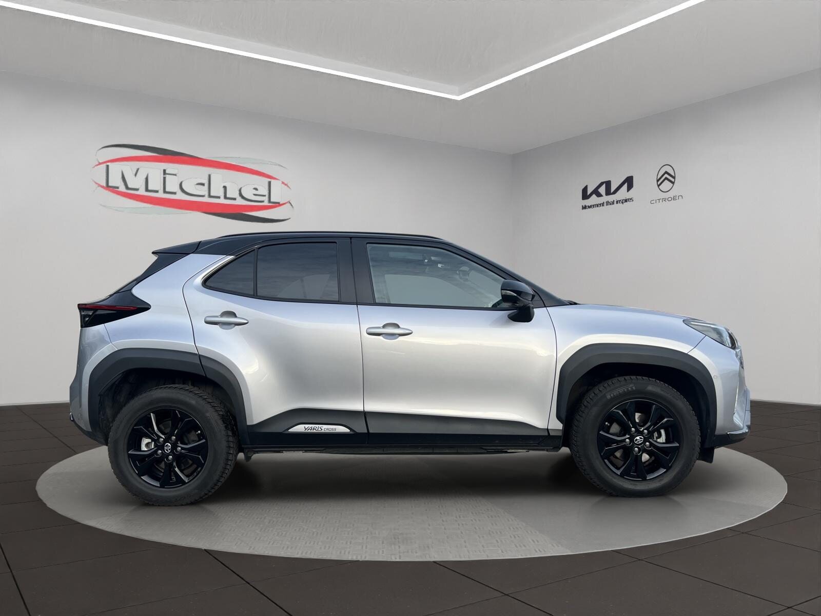 TOYOTA Yaris Cross 1.5 VVT-i HSD Adventure AWD-i / Panorama-Glasdac, Voll-Hybrid Benzin/Elektro, Occasion / Gebraucht, Automatik - 4