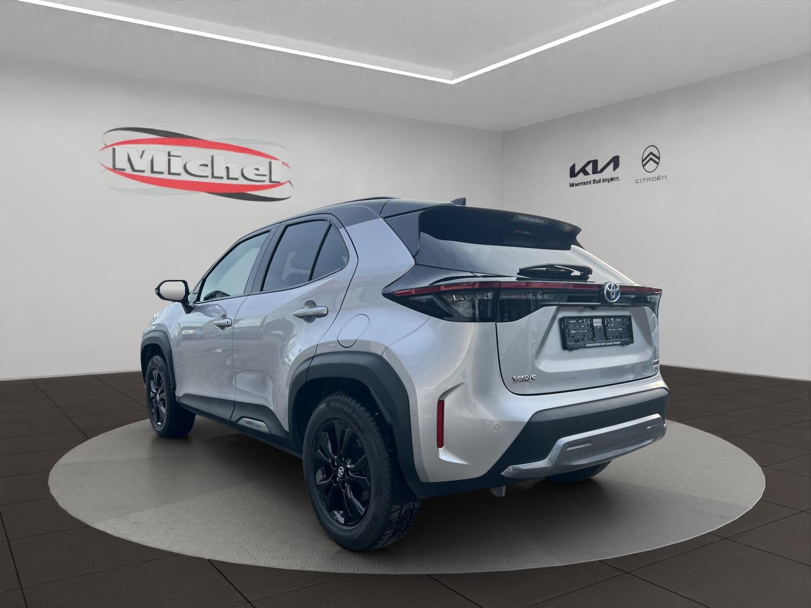 TOYOTA Yaris Cross 1.5 VVT-i HSD Adventure AWD-i / Panorama-Glasdac, Voll-Hybrid Benzin/Elektro, Occasion / Gebraucht, Automatik - 7