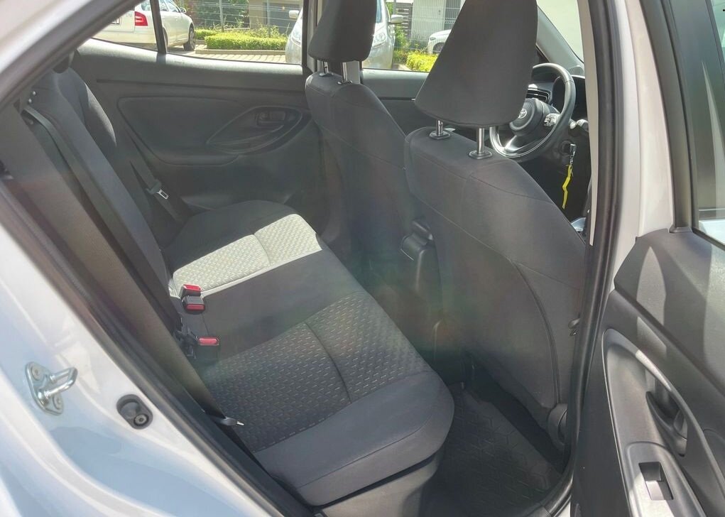 TOYOTA Yaris Cross 1.5 VVT-i HSD Comfort AWD-i, Voll-Hybrid Benzin/Elektro, Occasion / Gebraucht, Automatik - 6