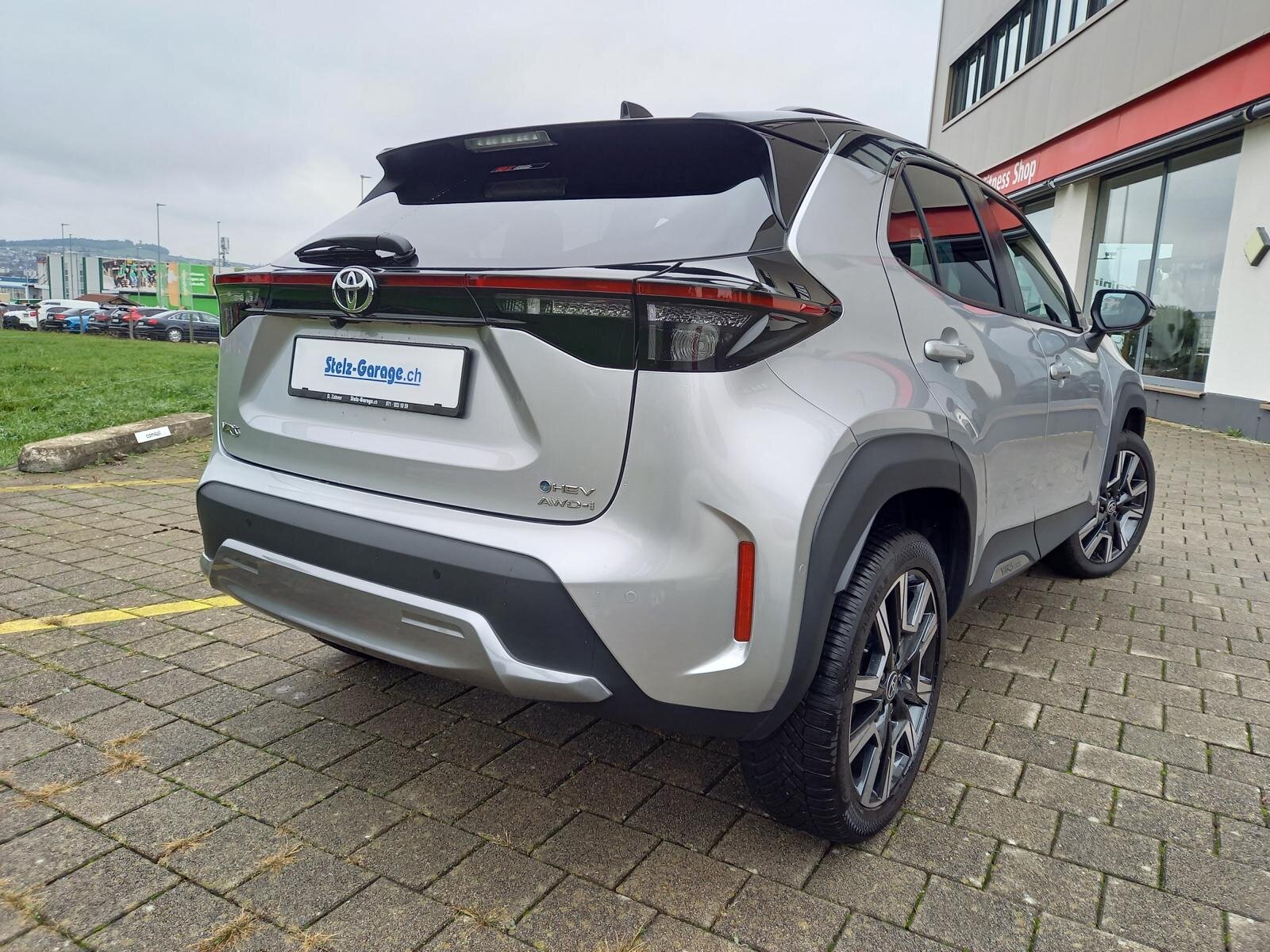 TOYOTA Yaris Cross 1.5 VVT-i HSD Premium AWD-i, Full-Hybrid Petrol/Electric, Second hand / Used, Automatic - 2