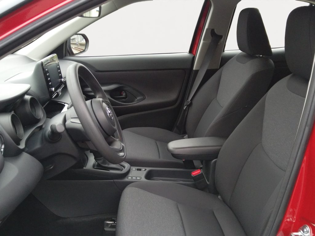 TOYOTA Yaris Cross 1.5 VVT-i HSD Active, Voll-Hybrid Benzin/Elektro, Occasion / Gebraucht, Automatik - 5