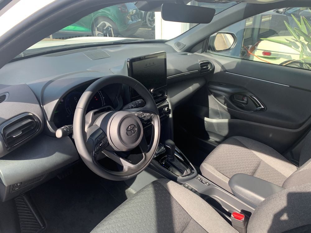 TOYOTA YARIS CROSS 1.5 VVT-i HSD Comfort, Hybride Intégral Essence/Électricité, Voiture de démonstration, Automatique - 3