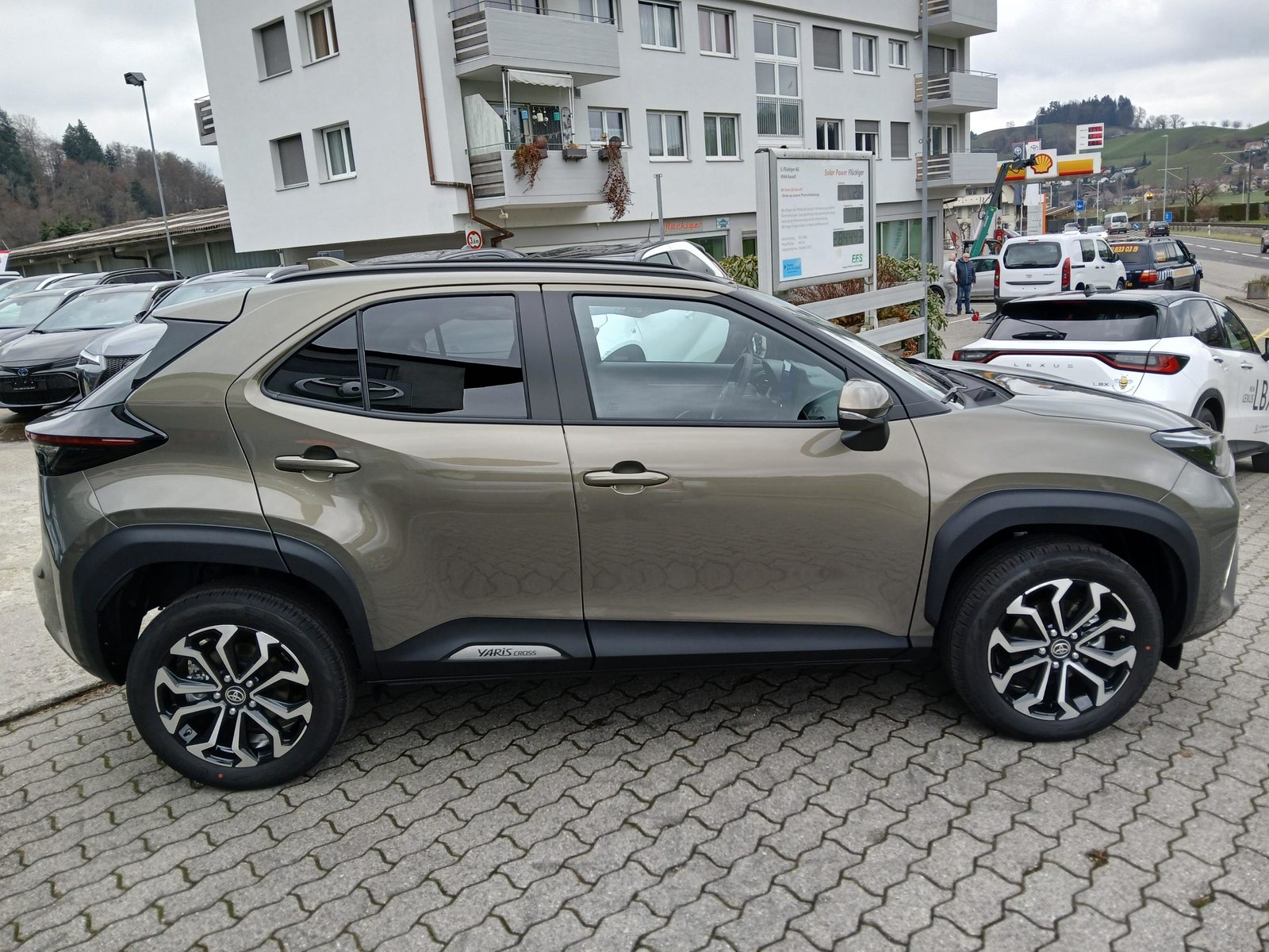 TOYOTA Yaris Cross 1.5 VVT-i HSD Trend AWD-i, Hybride Intégral Essence/Électricité, Voiture nouvelle, Automatique - 4