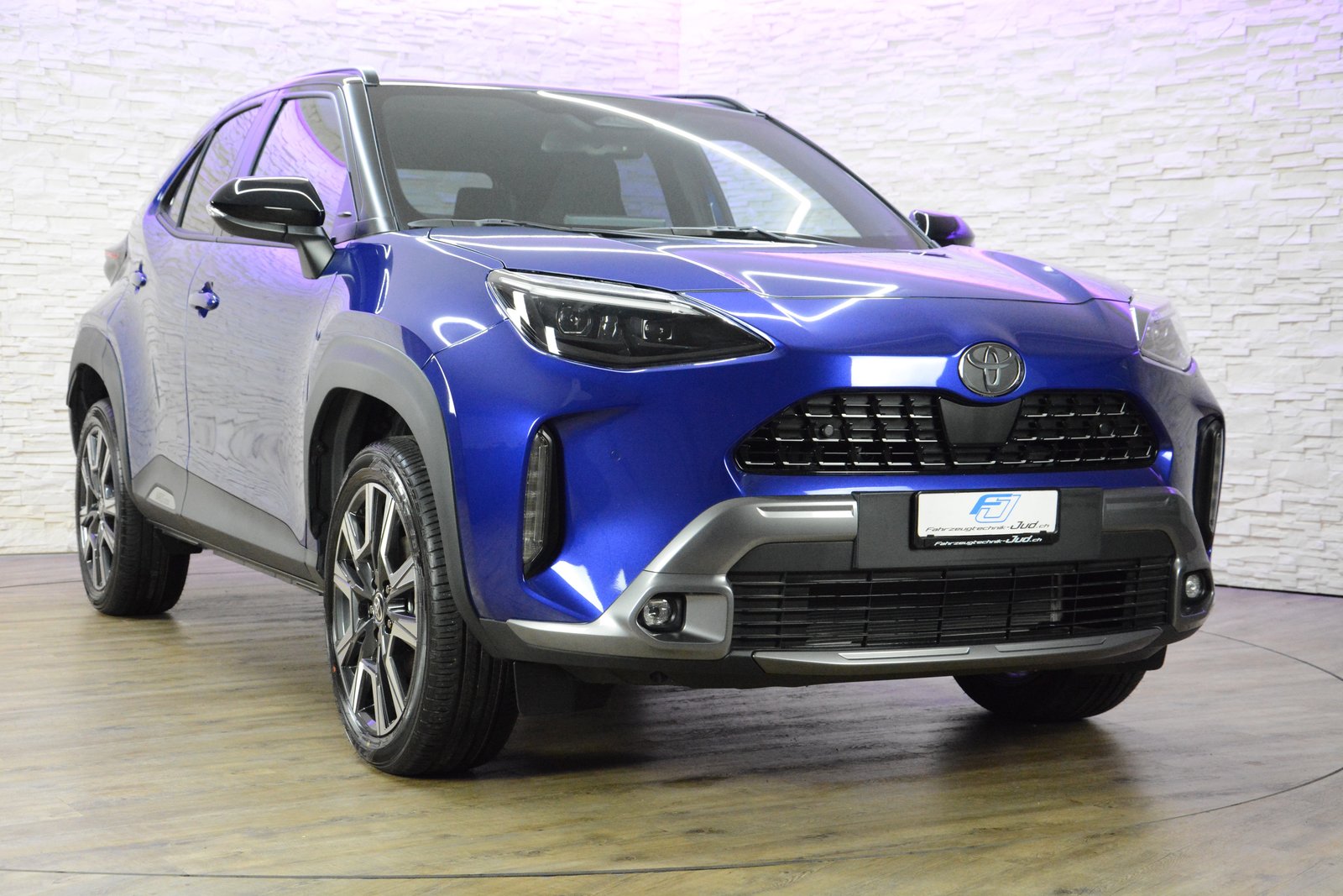 TOYOTA Yaris Cross 1.5 VVT-i HSD Premium AWD-i, Full-Hybrid Petrol/Electric, New car, Automatic - 2