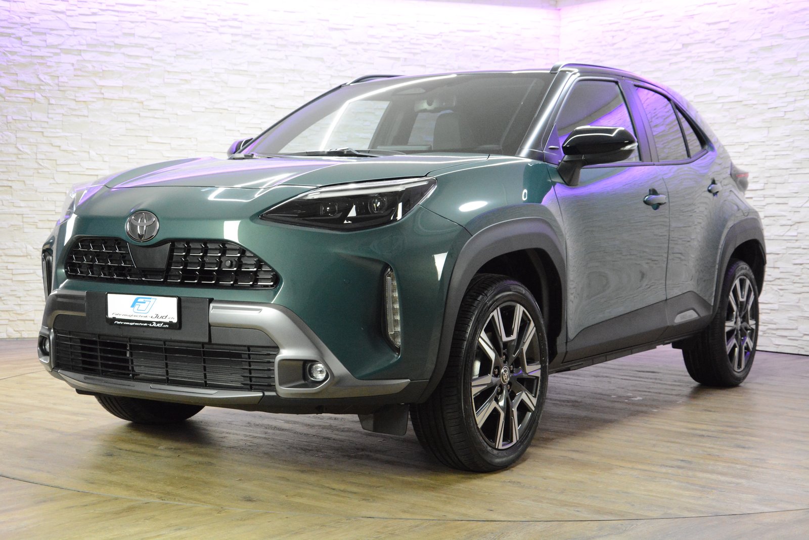 TOYOTA Yaris Cross 1.5 VVT-i HSD Premium AWD-i, Full-Hybrid Petrol/Electric, New car, Automatic