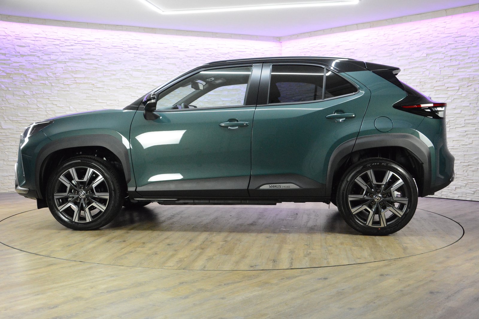 TOYOTA Yaris Cross 1.5 VVT-i HSD Premium AWD-i, Full-Hybrid Petrol/Electric, New car, Automatic - 3