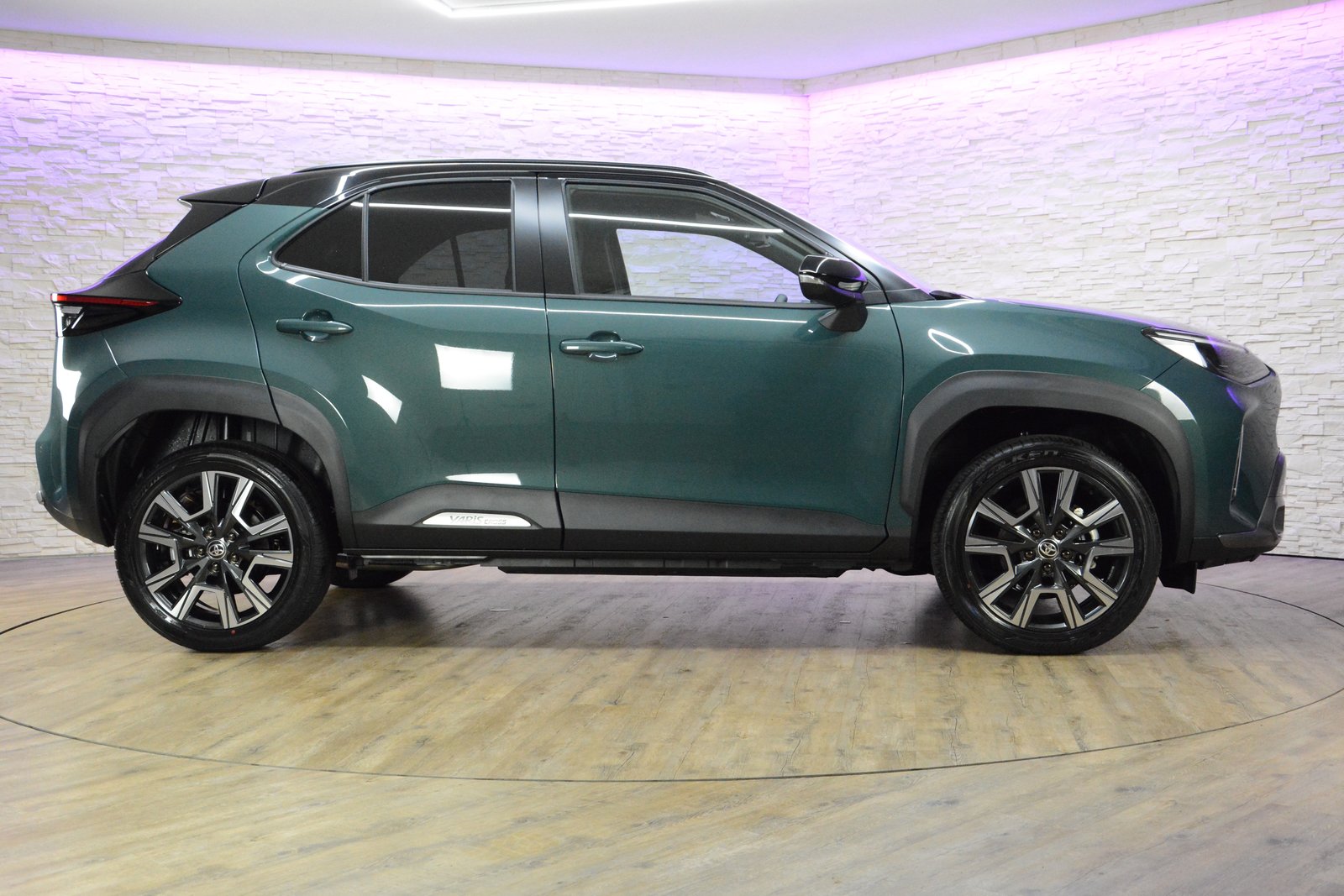 TOYOTA Yaris Cross 1.5 VVT-i HSD Premium AWD-i, Full-Hybrid Petrol/Electric, New car, Automatic - 4