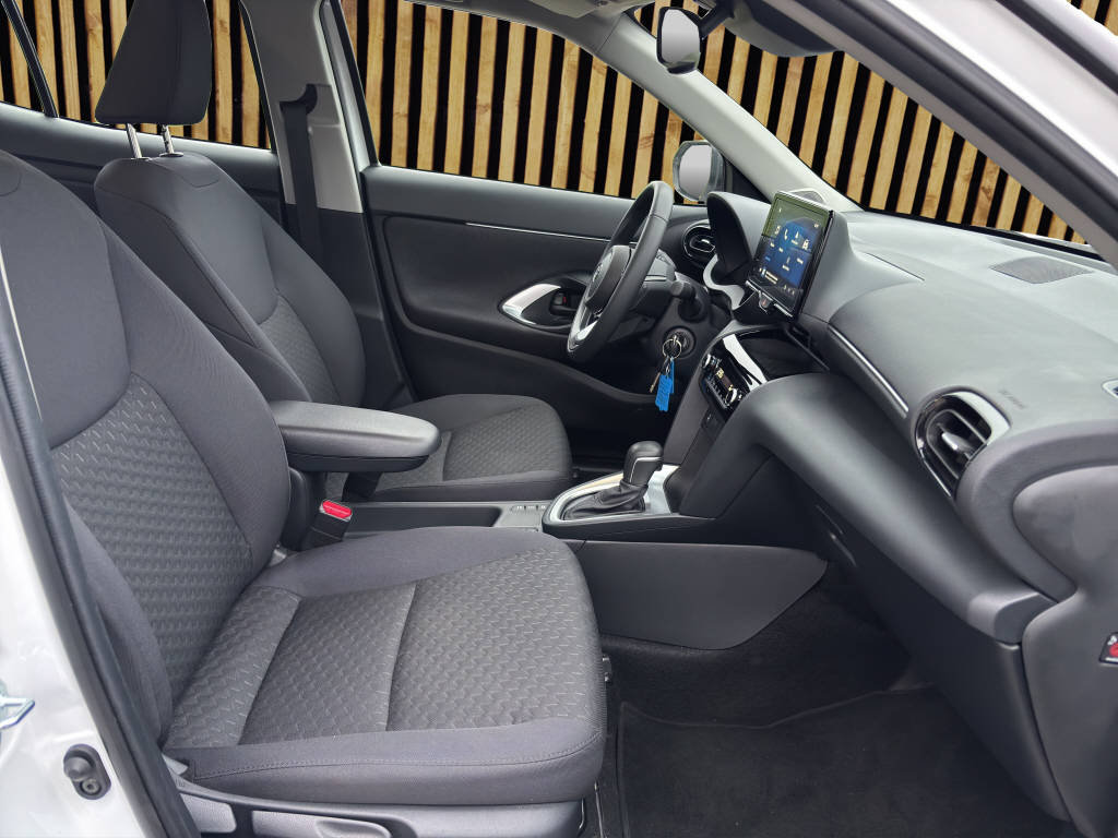 TOYOTA Yaris Cross 1.5 VVT-i HSD Comfort AWD-i, Voll-Hybrid Benzin/Elektro, Occasion / Gebraucht, Automat - 5