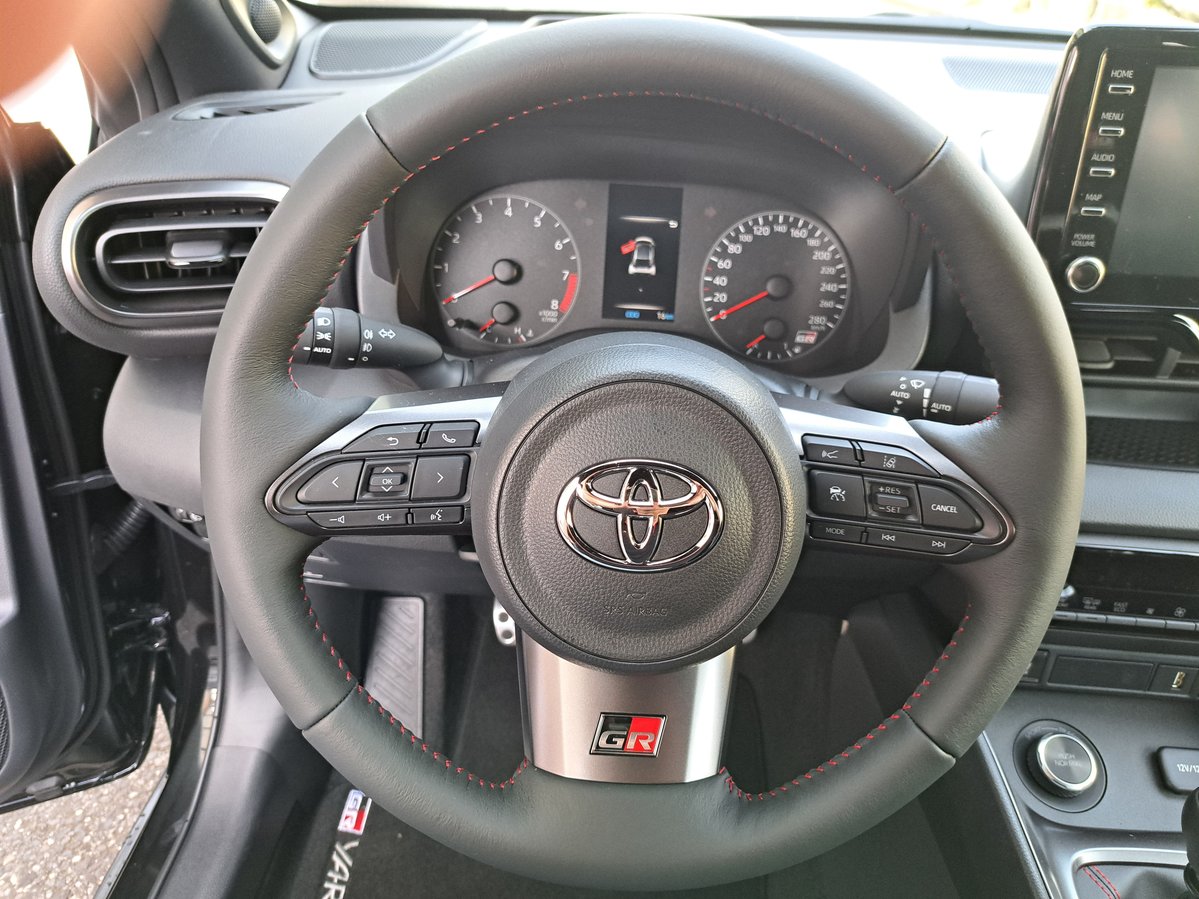 TOYOTA Yaris 1.6 GR Sport, Benzin, Neuwagen, Handschaltung - 6