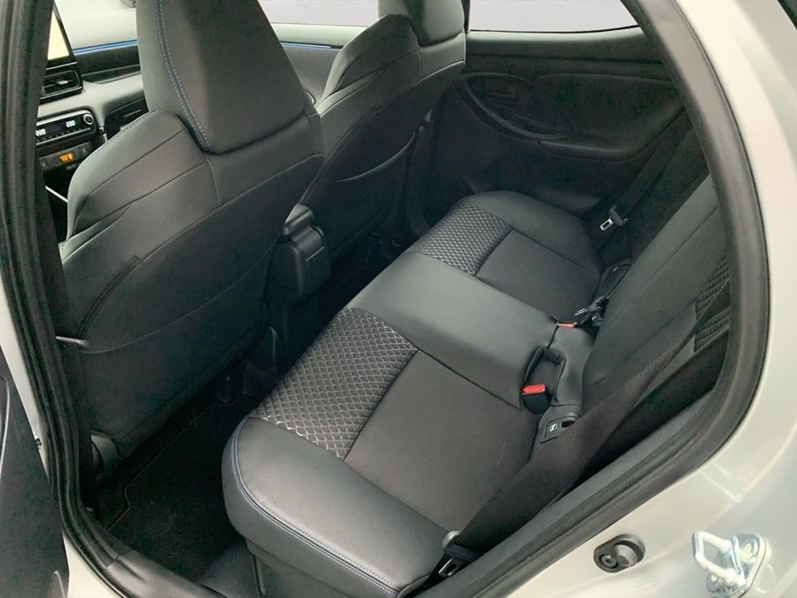 TOYOTA Yaris 1.5 Premium e-CVT, Full-Hybrid Petrol/Electric, New car, Automatic - 7