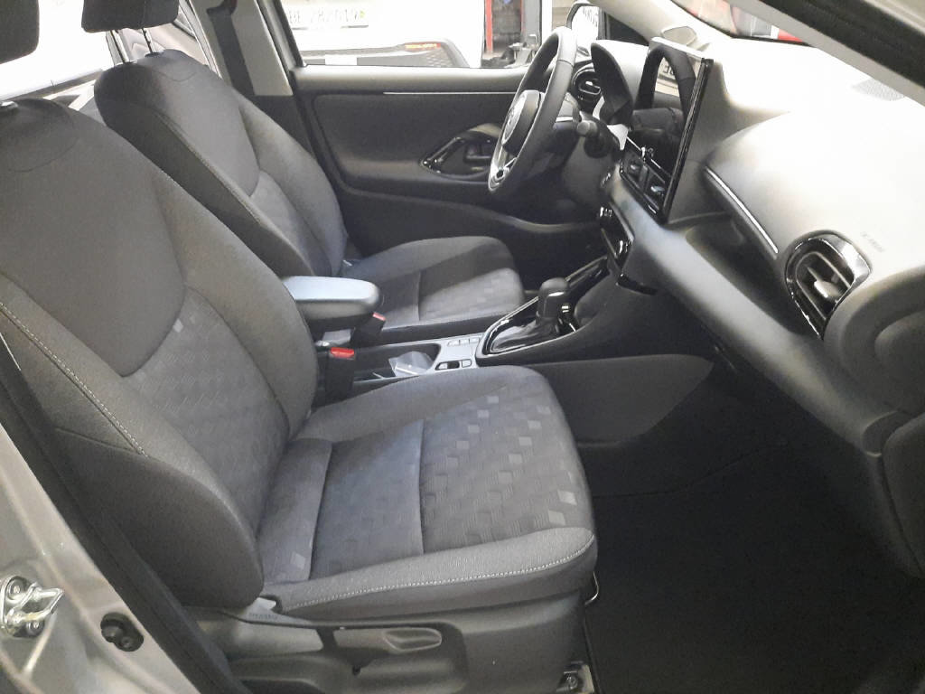 TOYOTA Yaris 1.5 VVT-i HSD Trend, Full-Hybrid Petrol/Electric, New car, Automatic - 6