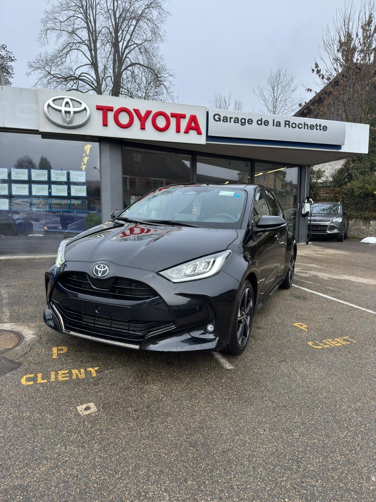 TOYOTA Yaris 1.5 Premium e-CVT