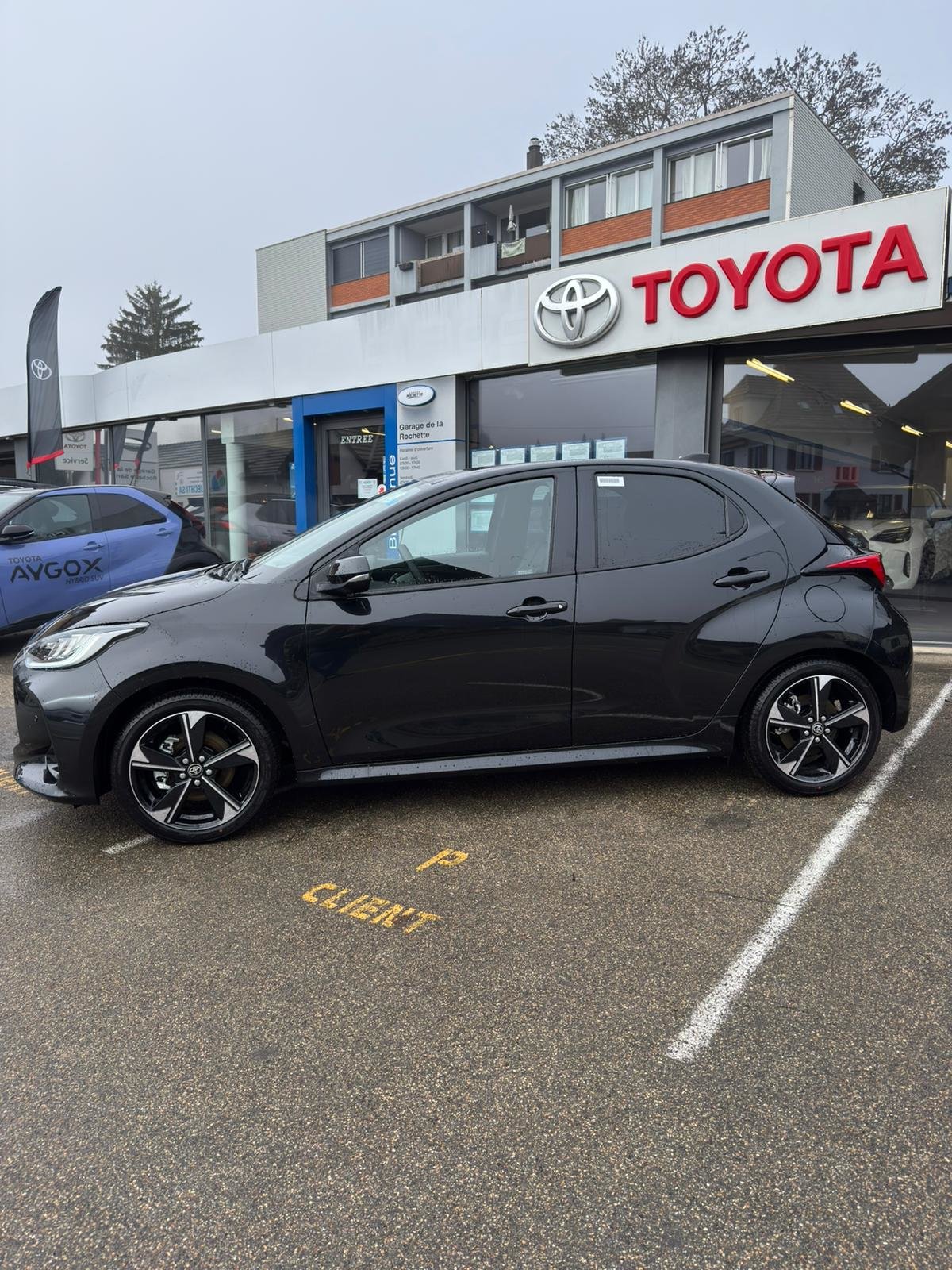 TOYOTA Yaris 1.5 Premium e-CVT, Hybride Integrale Benzina/Elettrica, Auto nuove, Automatico - 2