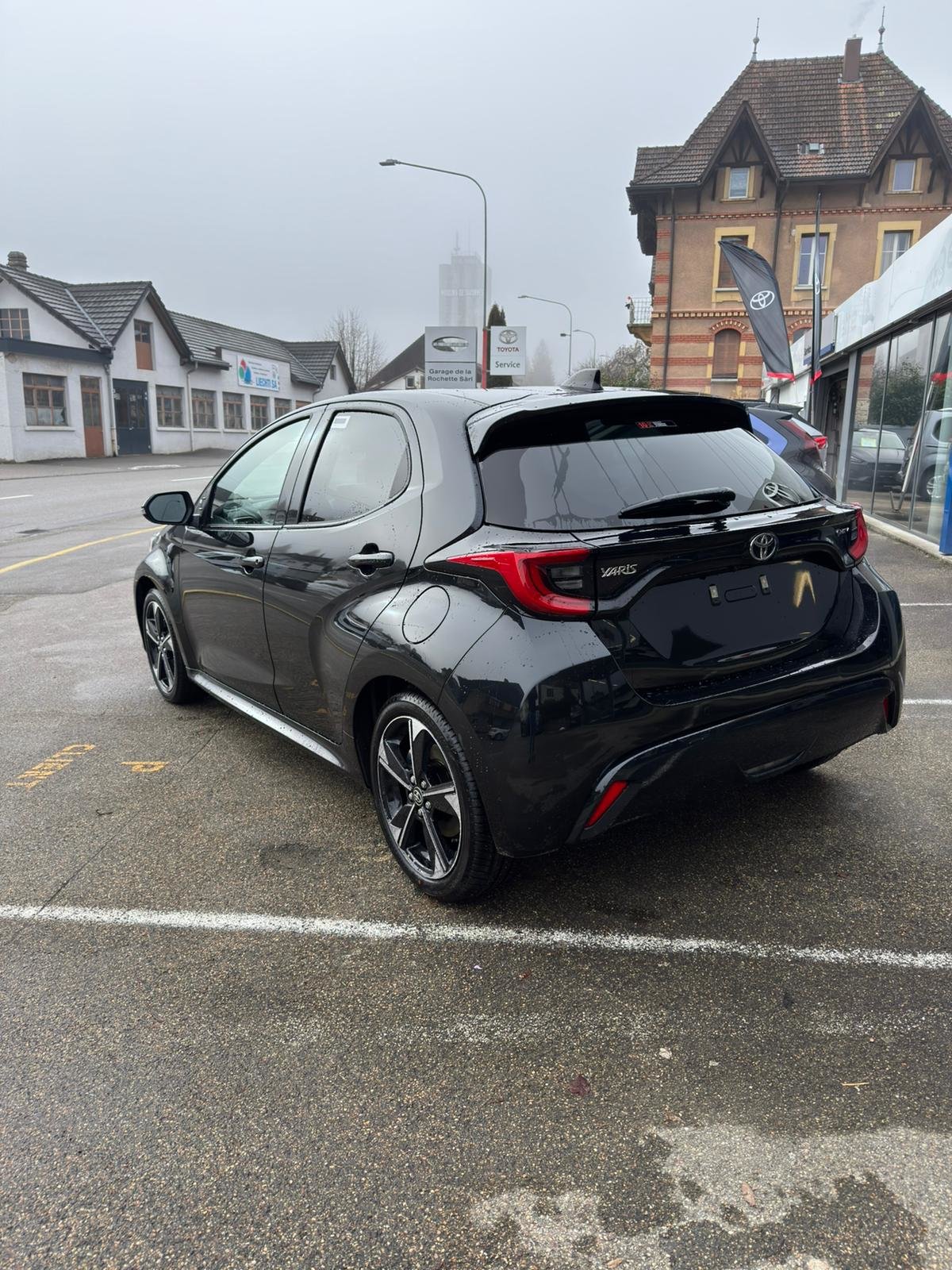 TOYOTA Yaris 1.5 Premium e-CVT, Hybride Integrale Benzina/Elettrica, Auto nuove, Automatico - 3