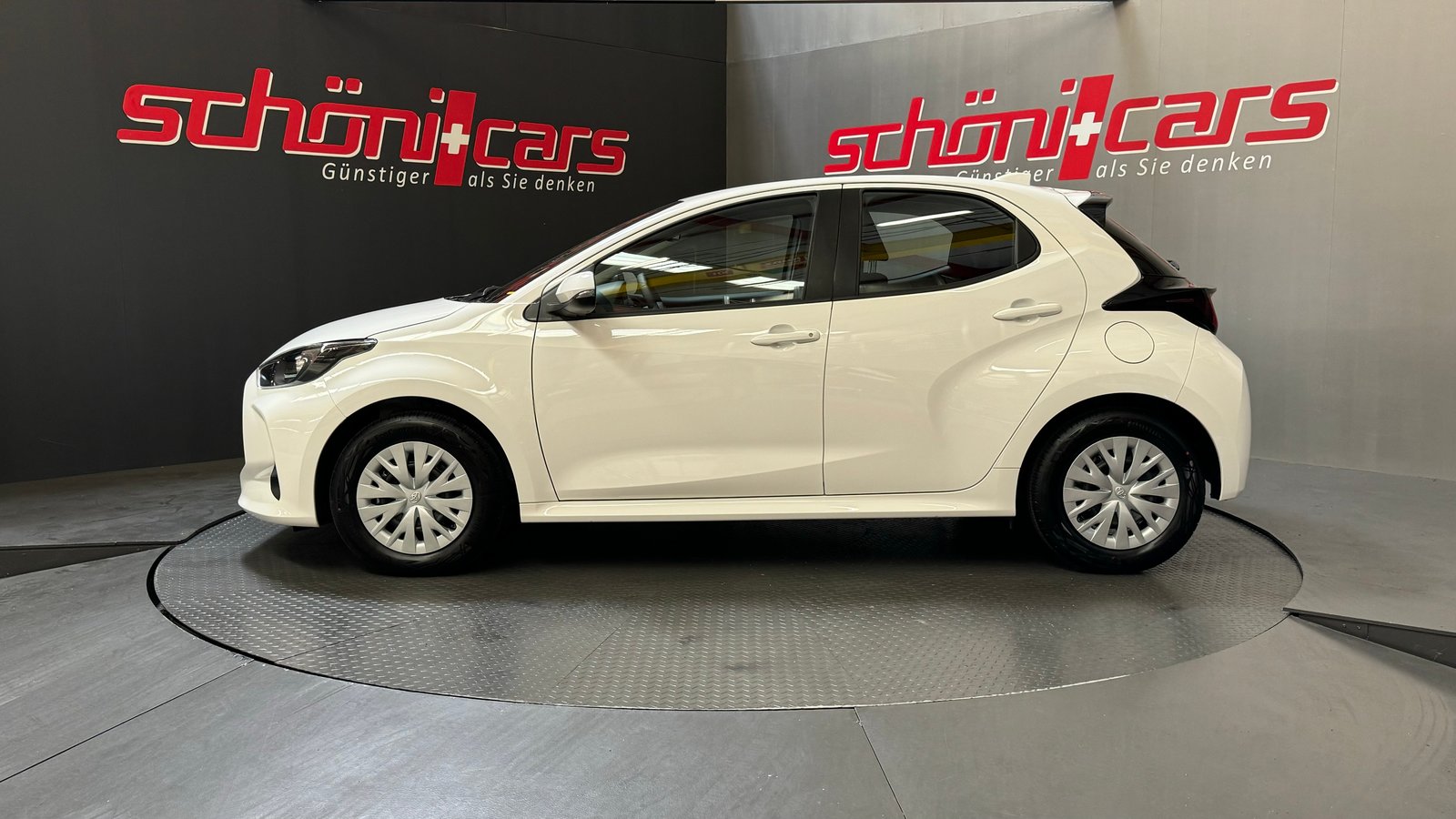 TOYOTA NEW Yaris 1.5 Comfort e-CVT, Full-Hybrid Petrol/Electric, New car, Automatic - 3