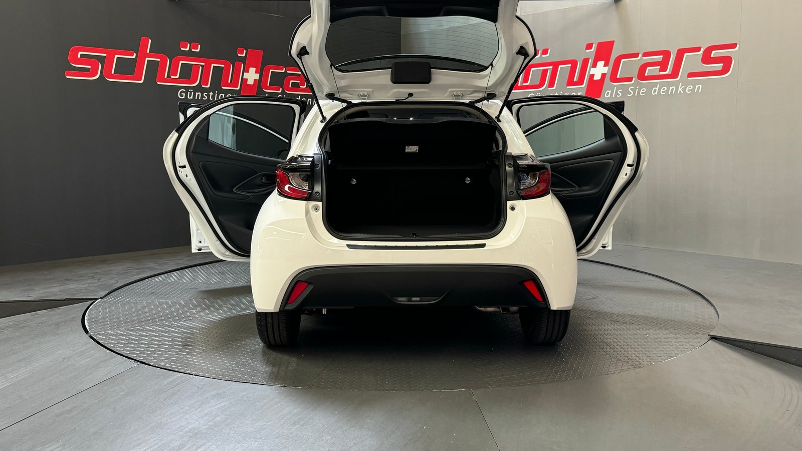 TOYOTA NEW Yaris 1.5 Comfort e-CVT, Full-Hybrid Petrol/Electric, New car, Automatic - 6